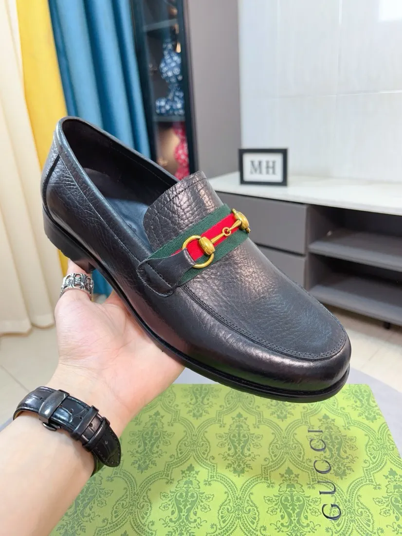 Men's shoes 💰500🌹🌹Niuli [GUCCI Gucci] A new style of formal men's leather shoes is coming~ The original quality upper is made of patent leather imported from Italy, the leather is soft and delicate, comfortable and soft first-layer cowhide lining, rubber wear-resistant outsole, the shoe shape is dignified and domineering, and the luxury charm cannot be concealed! The natural and free nouveau riche leads the trend. Code number: 38-44